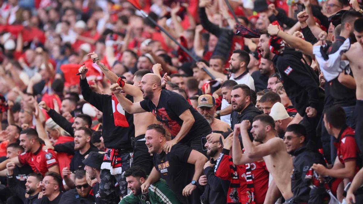 La UEFA impone una multa de 48.000 euros a Albania por el comportamiento de su afición