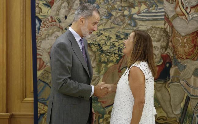 Armengol se reúne con el rey para informarle de la constitución de las Cortes.