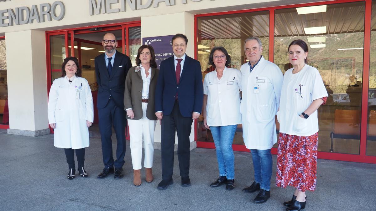 El consejero de Salud ha iniciado su recorrido por la OSI Debabarrena con una visita al Hospital de Mendaro