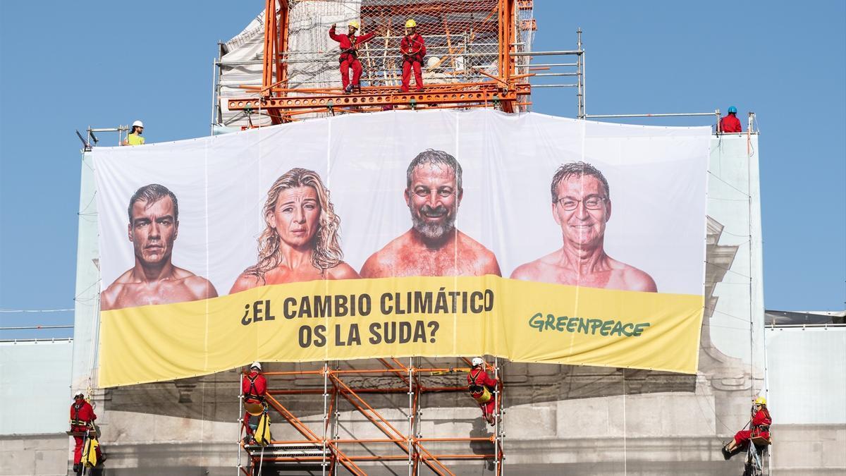 La pancarta colgada por Greenpeace.