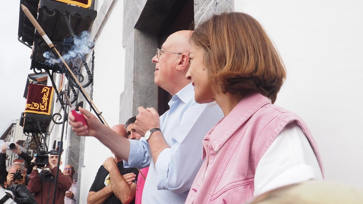 El que fuera párroco de Azpeitia, Kepa Susperregi, prendió la mecha en el inicio de las fiestas del año pasado.