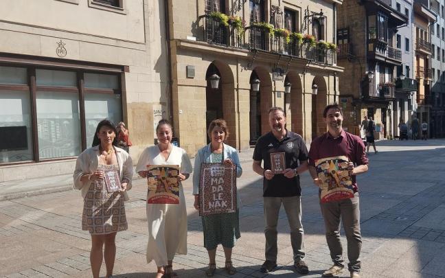 Miembros de la Corporación en la presentación del programa.