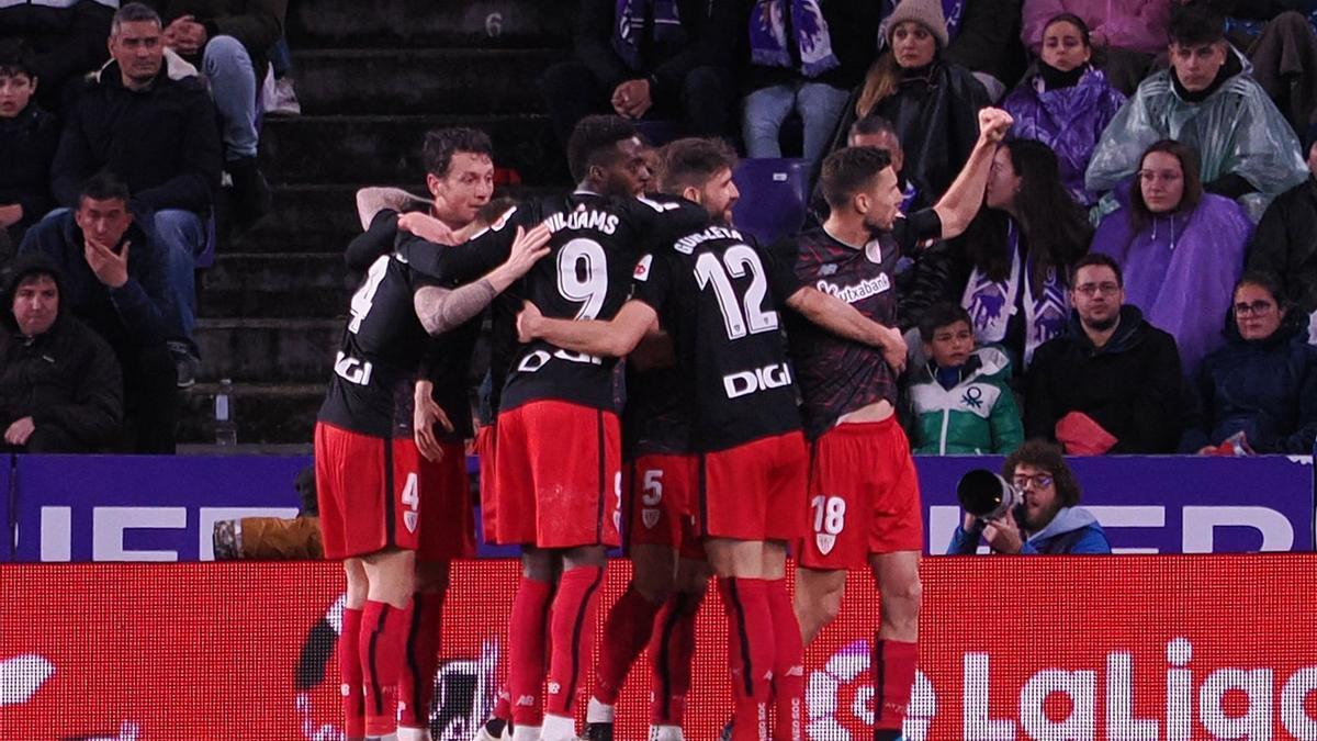 Los jugadores del Ahtletic Club celebran uno de los goles.