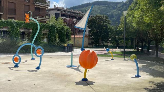 El parque acuático de Villa Amparo, junto con el de Santa Bárbara, se prepara para abrir sus puertas a primeros de junio.