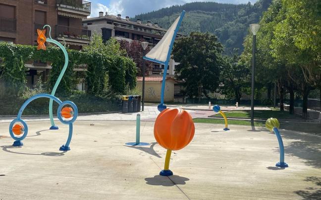 El parque acuático de Villa Amparo, junto con el de Santa Bárbara, se prepara para abrir sus puertas a primeros de junio.