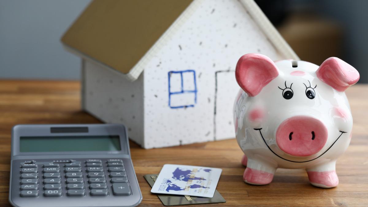 La vivienda y los gastos derivados de ella se llevan una buena parte de los ahorros.