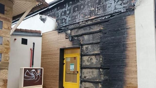 Daños tras el incendio en la Haurreskola