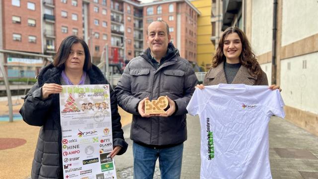 Miembros de Batzokia Kultur Elkartea de Beasain y organizadores de la 'San Silvestre Txiki Solidarioa'