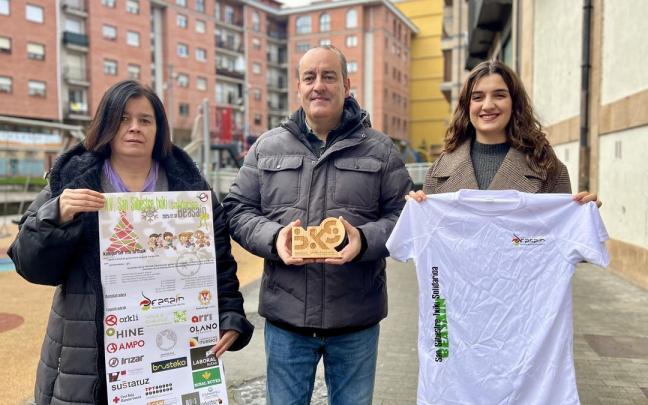 Miembros de Batzokia Kultur Elkartea de Beasain y organizadores de la 'San Silvestre Txiki Solidarioa'