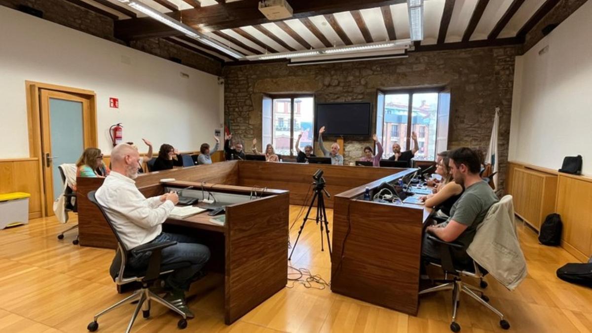 Votacion en el ultimo pleno celebrado en Zumaia.