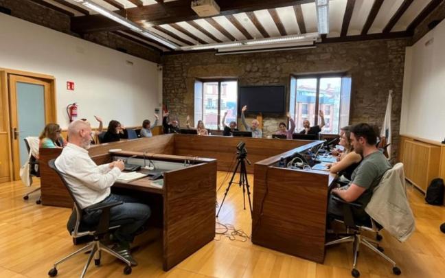 Votacion en el ultimo pleno celebrado en Zumaia.