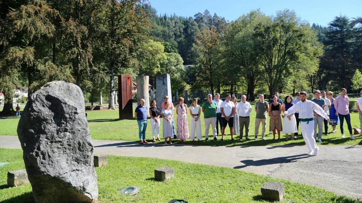 Acto en recuerdo a los batallones Abellaneda y Muñatones en Güeñes con motivo del Gudari Eguna.