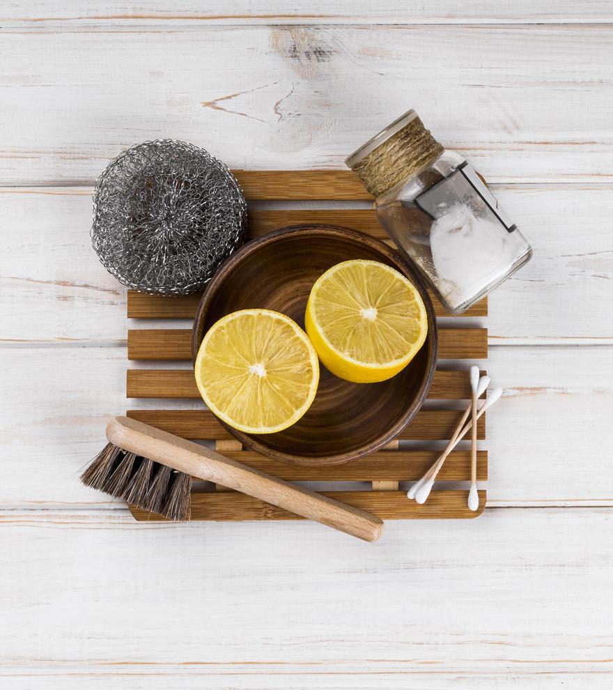 Limón para limpiar la madera.