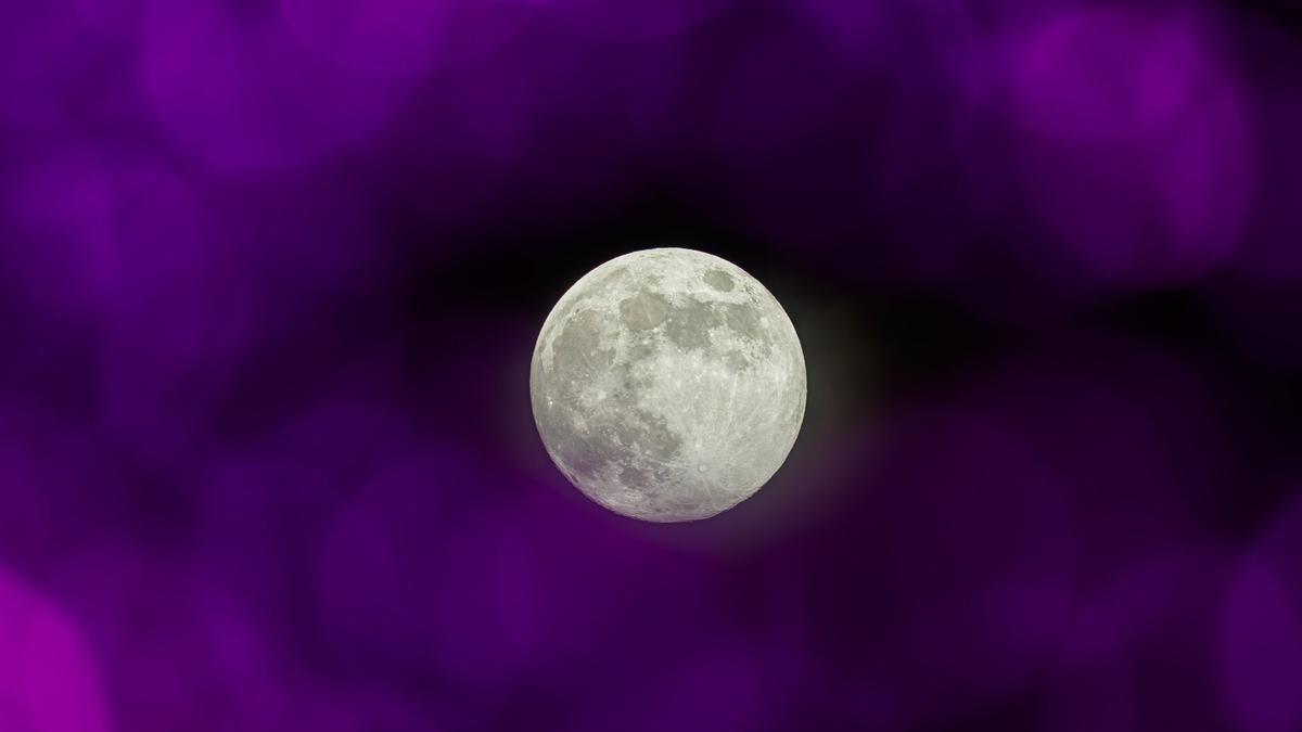 Imagen de la última luna llena del año 2024, conocida como Luna Fría