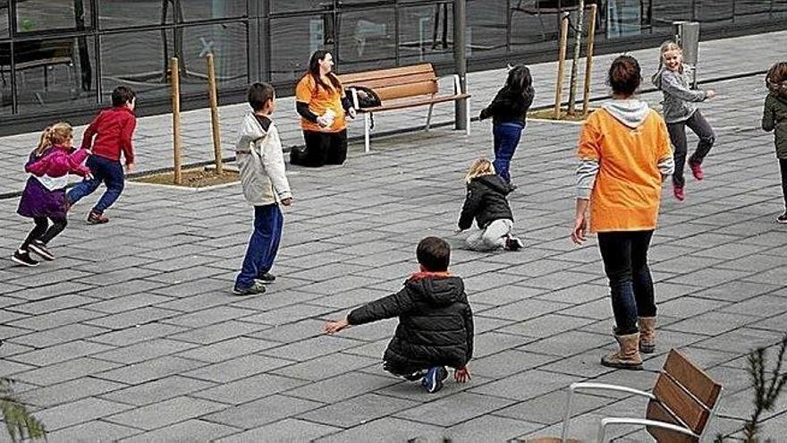 Niños participando en los juegos de Parketarrak