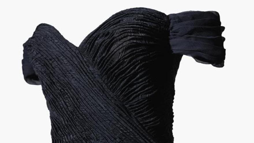 Detalle del vestido y su escote.