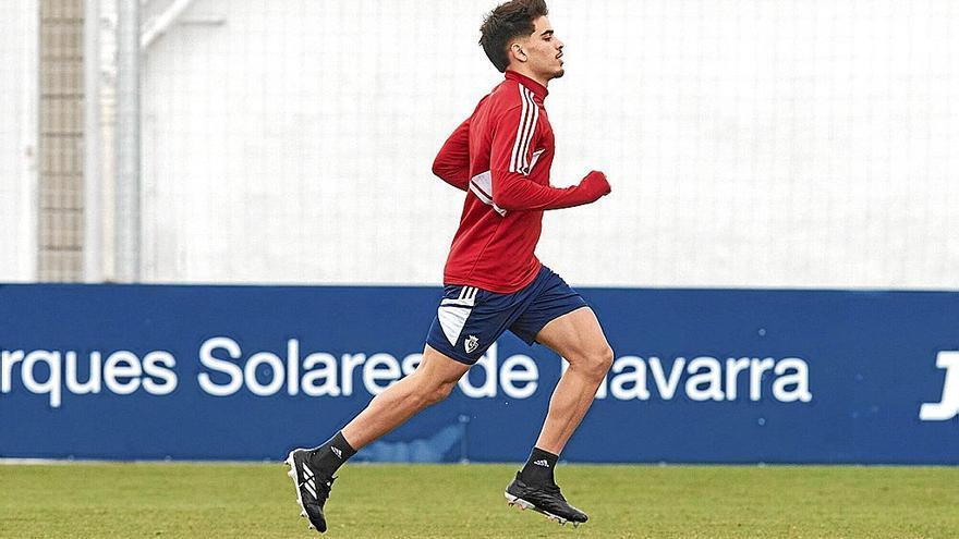 Abde Ezzalzouli, corriendo en el entrenamiento en Tajonar.