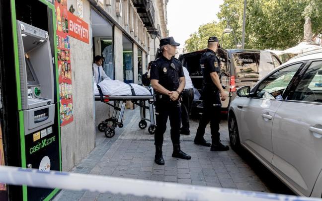 La mujer recibió varias puñaladas en el abdomen. La mujer recibió varias puñaladas en el abdomen.