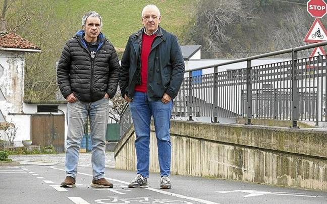 Mikel Arregi e Iñaki Ostolaza, en Narrondo. | FOTO: ZUMAIAKO UDALA