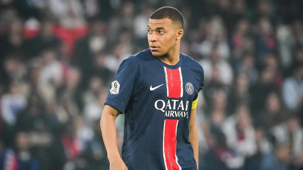 Kylian Mbappé durante un partido con el PSG