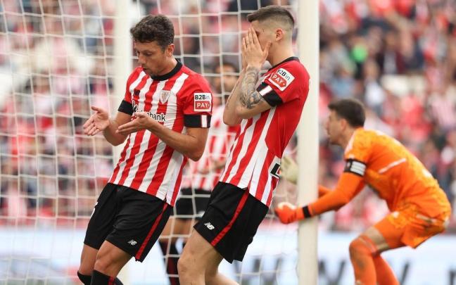 Mikel Vesga y Oihan Sancet se lamentan de una ocasión fallada contra el Celta. Mikel Vesga y Oihan Sancet se lamentan de una ocasión fallada contra el Celta.