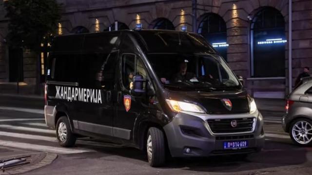 Un vehículo de la Policía de Serbia en la capital, Belgrado.