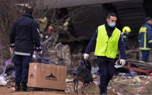 El mayor accidente ferroviario de Grecia deja decenas de muertos y heridos.