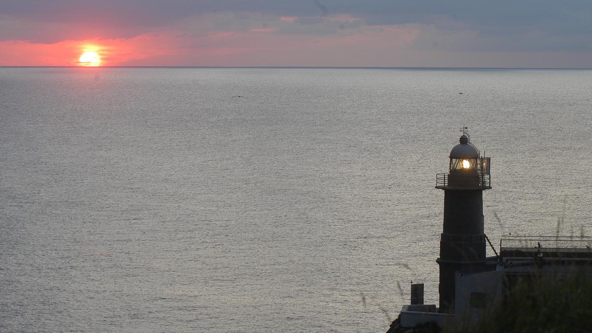 Los amaneceres desde el faro de Santa Katalina son tan atractivos como los atardeceres desde el cabo Matxitxako.