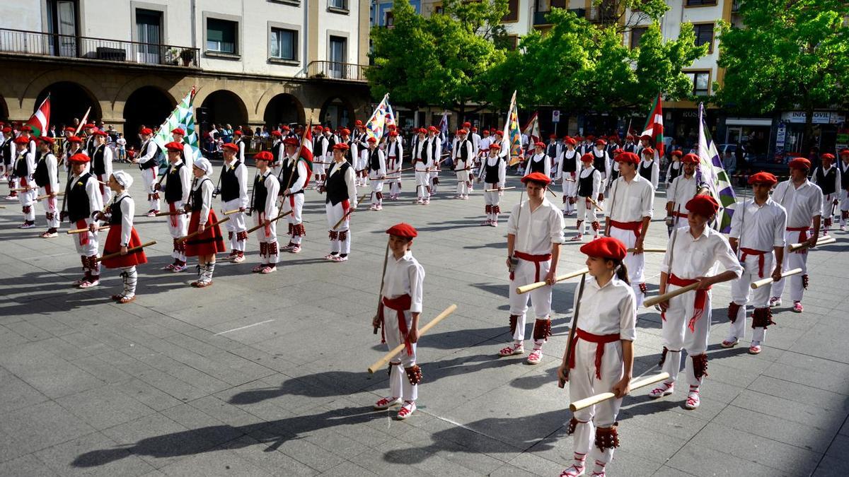 Dantzari Dantza: Makil Jokua.