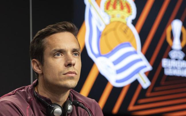 David Hubert, durante la rueda de prensa previa al partido. / JUAN HERRERO / EFE