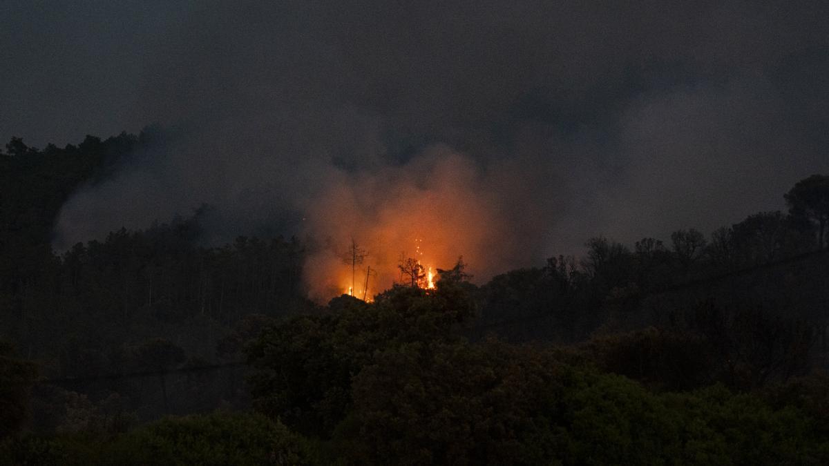 Vista del incendio de La Bisbal d'Empordà, en Cruïlles-Sant Sadurní de l'heura, Girona, Catalunya.