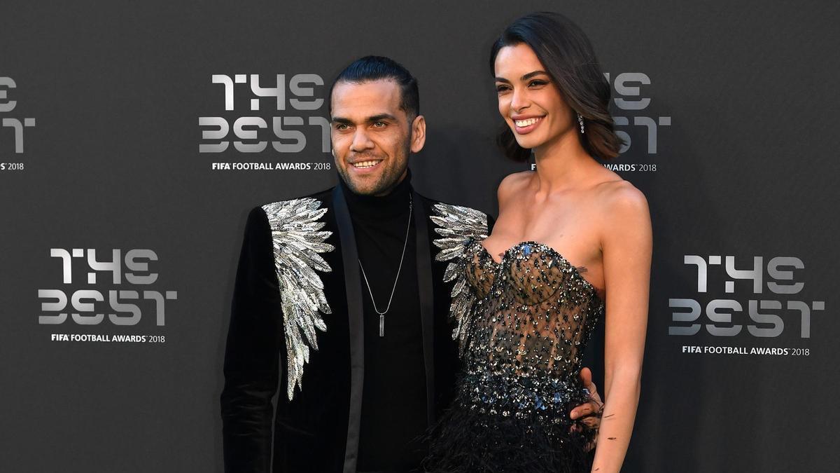 Dani Alves y Joana Sanz, en una gala de los premios 'The Best'