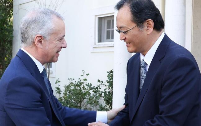 Iñigo Urkullu y el embajador del Japón, Takahiro Nakamae, en una imagen de archivo.