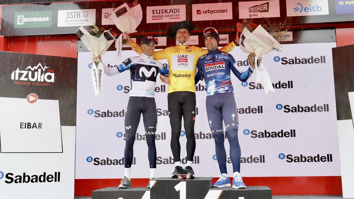 Podio final de la pasada edición de la Itzulia que conquistó Almeida.