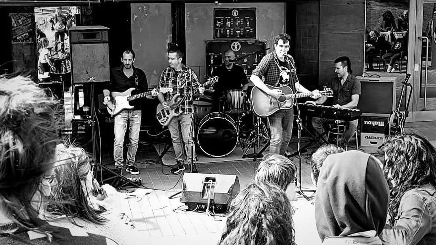 El grupo bergararra Amustei en un concierto.