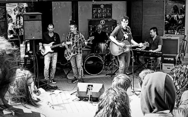 El grupo bergararra Amustei en un concierto.
