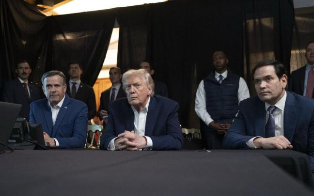 Donald Trump publica una foto de él junto al secretario de Estado, Marco Rubio (d), siguiendo la operación "Resolución Absoluta"