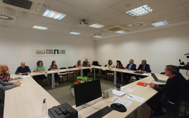 Acto de conciliación en el CRL para negociar un salario mínimo propio en Euskadi, el pasado mes de octubre, con la presencia de los agentes sociales.