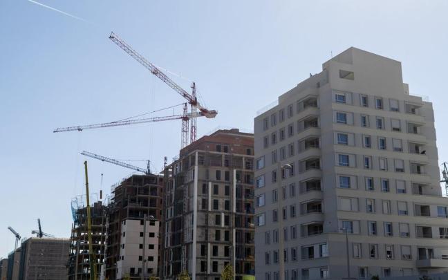 Viviendas en construcción en una urbanización madrileña.