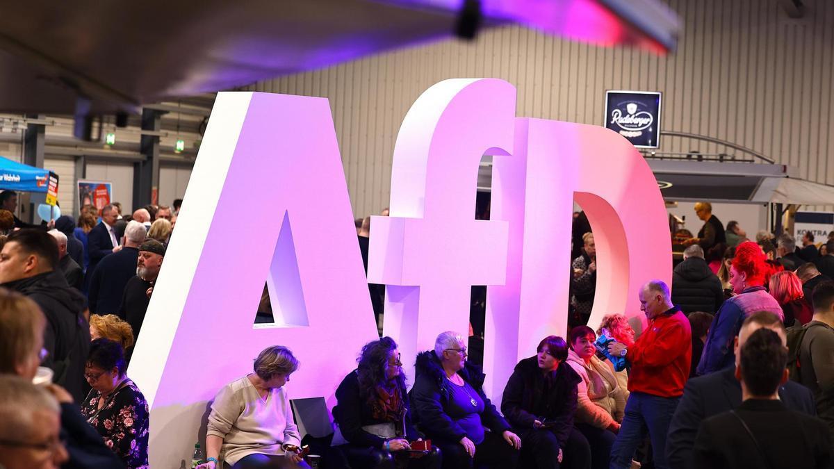 Simpatizantes de la ultraderechista Alternativa para Alemania (AfD) en su acto de inicio de campaña.