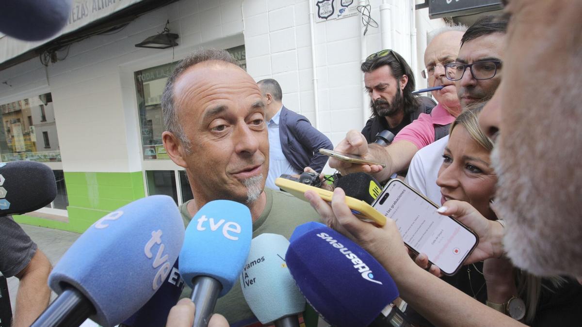 Arcuri a su llegada a Granada: "Tengo ganas de abrazar a mi hijo y volver a casa".