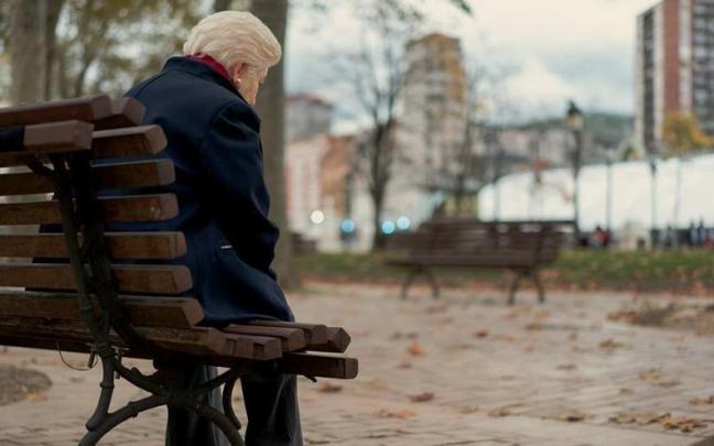 'Mercedes' pone el foco en la soledad no deseada a través de la imagen de una mujer de 89 años