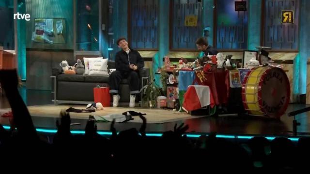 El ganador de Eurovisión, JJ, con David Broncano en 'La Revuelta' / RTVE El ganador de Eurovisión, JJ, con David Broncano en 'La Revuelta'