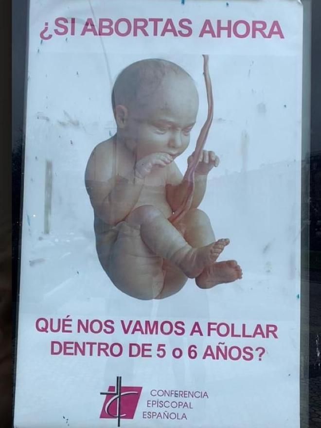Cartel en el que se puede leer el ataque a la Conferencia Episcopal