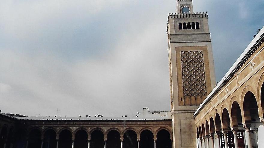 La voz del moacín suena desde la Mezquita del Olivo, en Túnez.