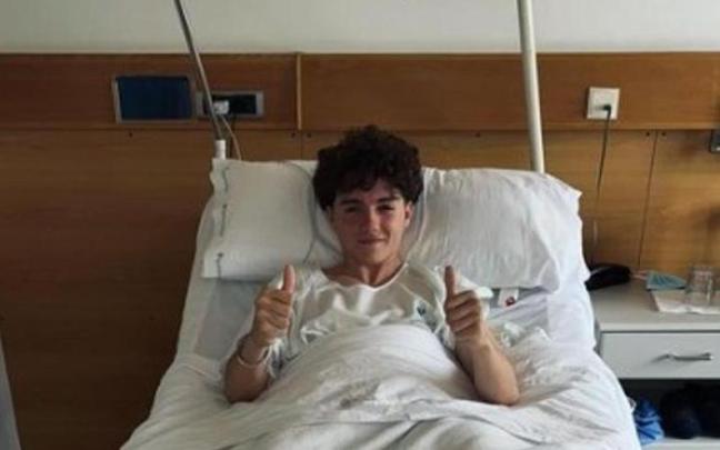 Dani Díaz, tras ser operado de la rodilla. / N.G.