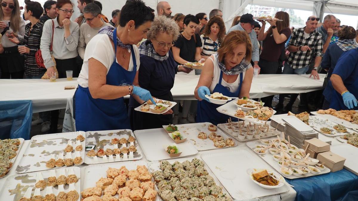 El trabajo de los voluntarios y las delicias que se ofrecen son claves en el éxito de una cita que volverá a servir de punto de encuentro para numerosos visitantes