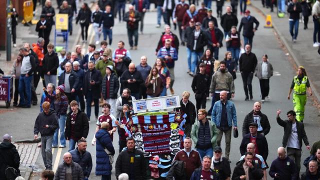 Aficionados del Aston Villa, en uno de sus últimos encuentros.