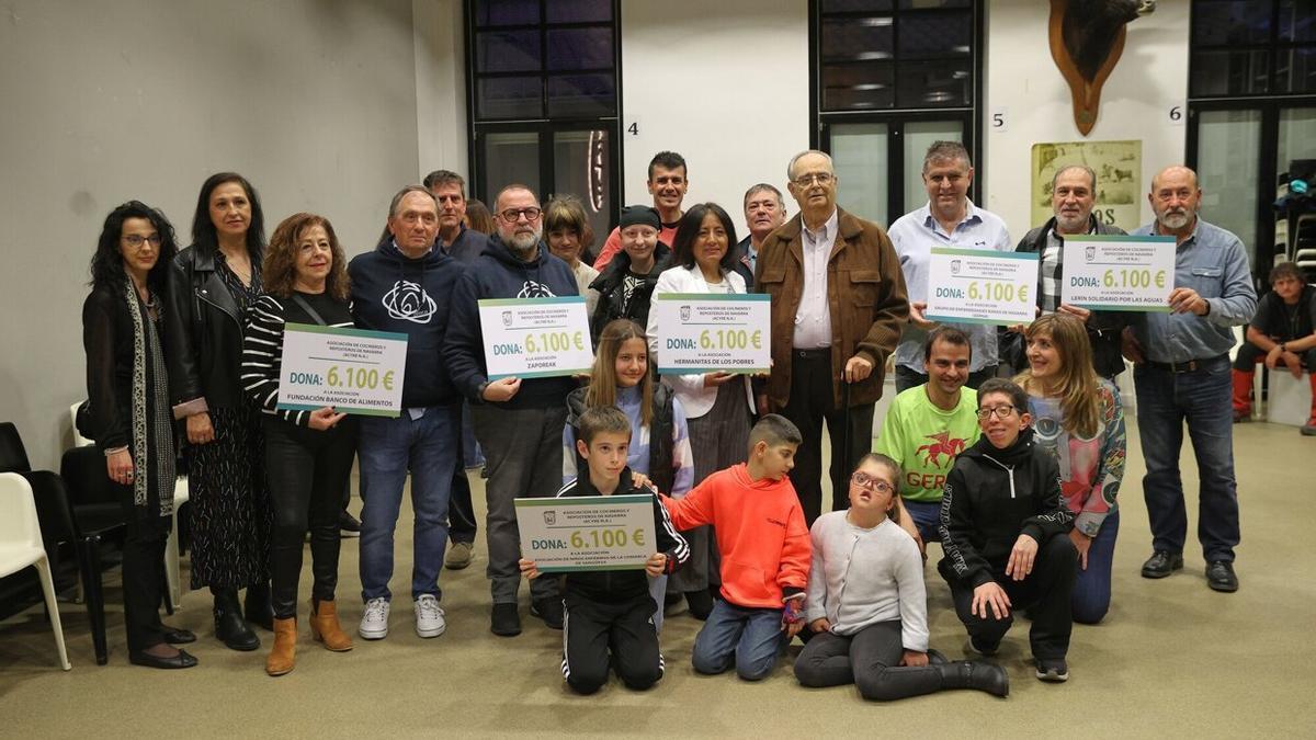 Miembros de Hermanitas de los Pobres, Banco de Alimentos de Navarra, Zaporeak, GERNA (Grupo de Enfermedades Raras de Navarra), Lerín Solidario por las aguas, Asociación de niños enfermos de la comarca de Sangüesa y la Asociación d