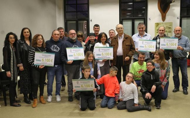 Miembros de Hermanitas de los Pobres, Banco de Alimentos de Navarra, Zaporeak, GERNA (Grupo de Enfermedades Raras de Navarra), Lerín Solidario por las aguas, Asociación de niños enfermos de la comarca de Sangüesa y la Asociación d Miembros de Hermanitas de los Pobres, Banco de Alimentos de Navarra, Zaporeak, GERNA (Grupo de Enfermedades Raras de Navarra), Lerín Solidario por las aguas, Asociación de niños enfermos de la comarca de Sangüesa y la Asociación d